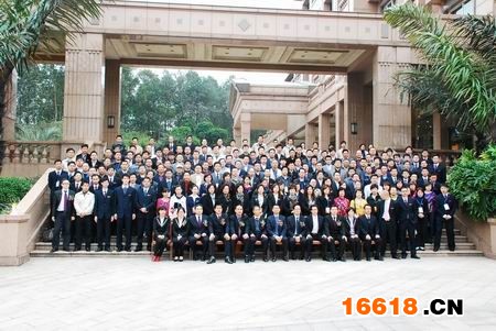 雅洁五金总部人员及中国各地区经销商合影 雅洁五金总部人员及中国各地区经销商合影